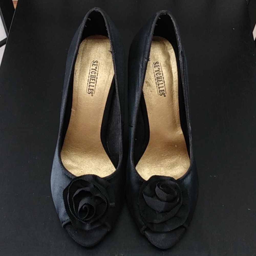 SEYCHELLES black satin women's 4" heels with bows open toe size 8 1/2